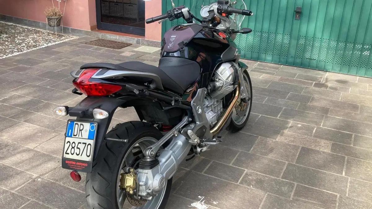 Moto Guzzi Breva 1200  (2)