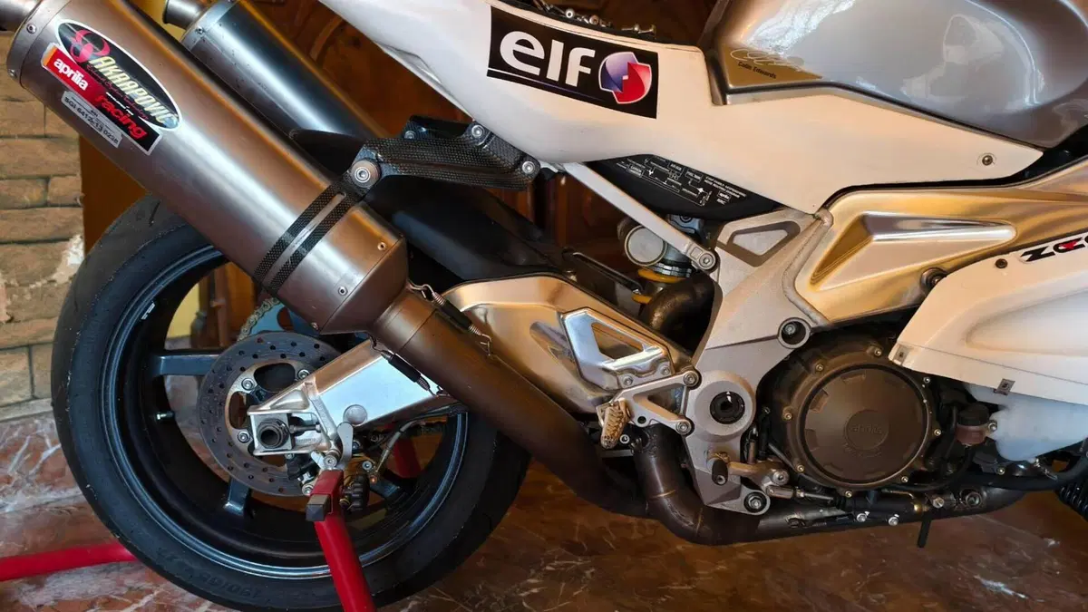 Aprilia RSV 1000 (2003 - 04) 