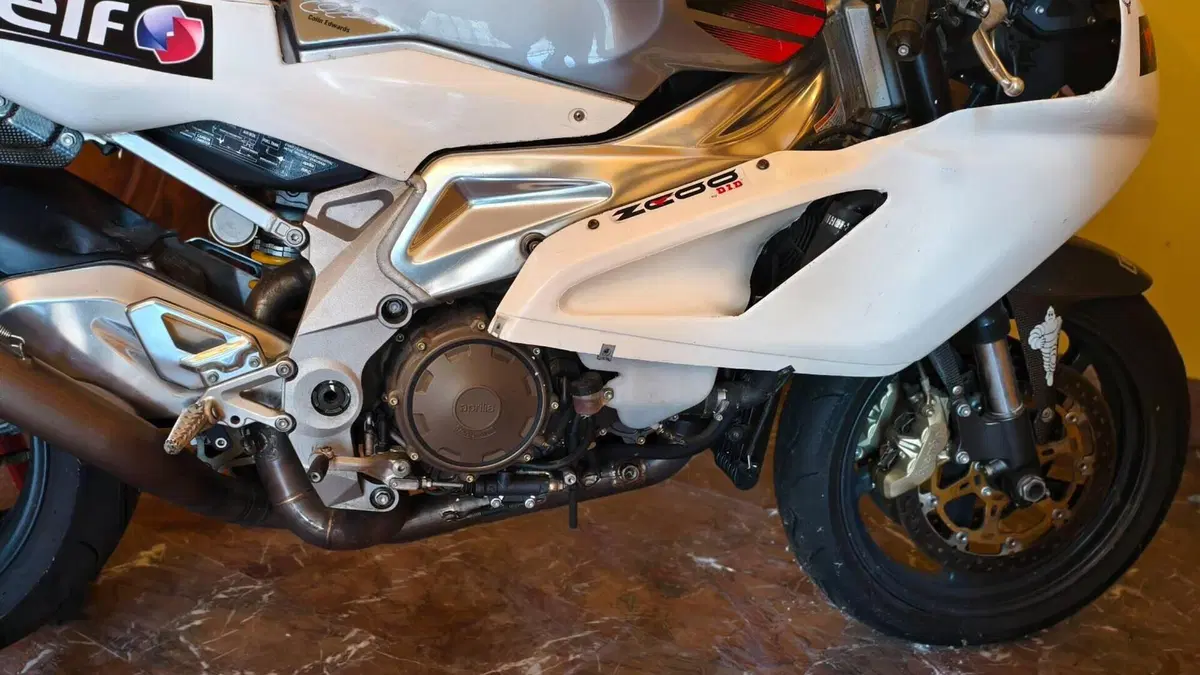 Aprilia RSV 1000 (2003 - 04)  (2)