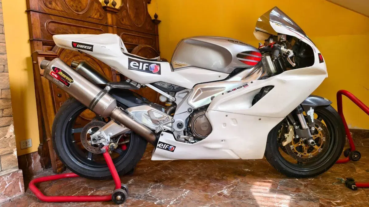 Aprilia RSV 1000 (2003 - 04)  (4)