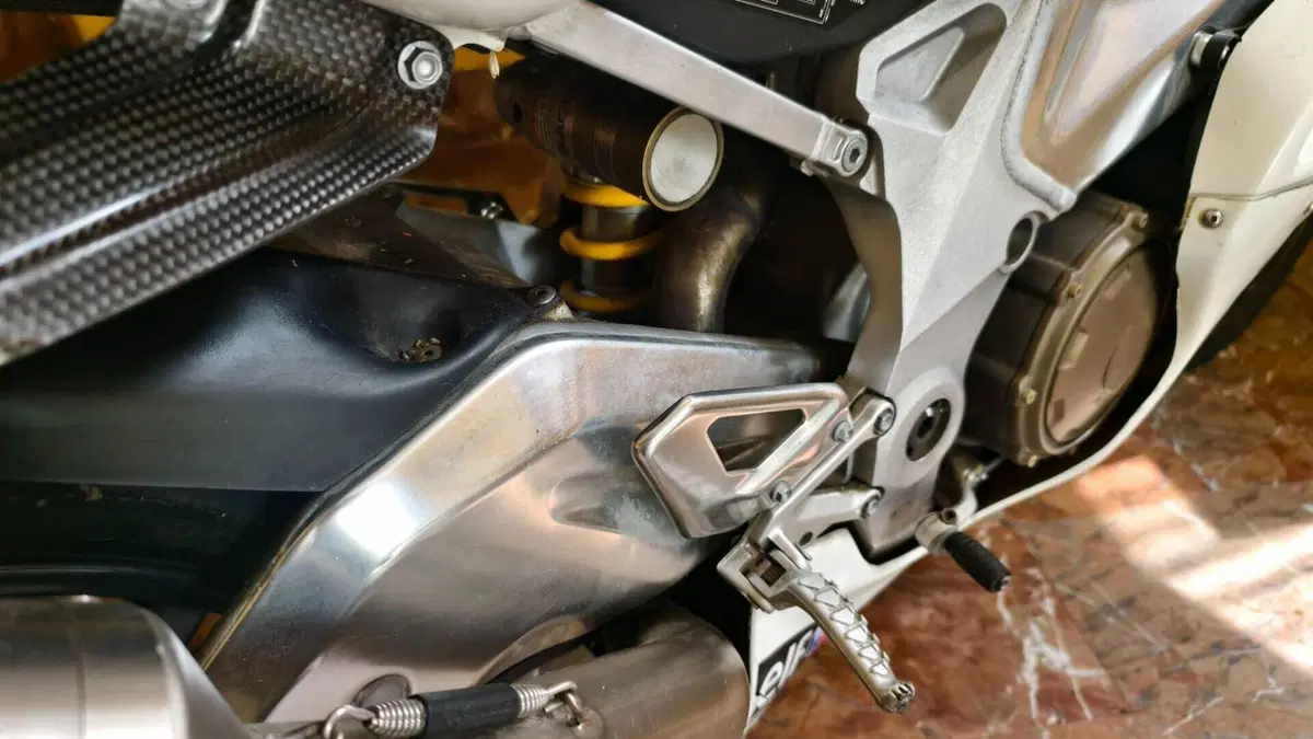 Aprilia RSV 1000 (2003 - 04)  (8)