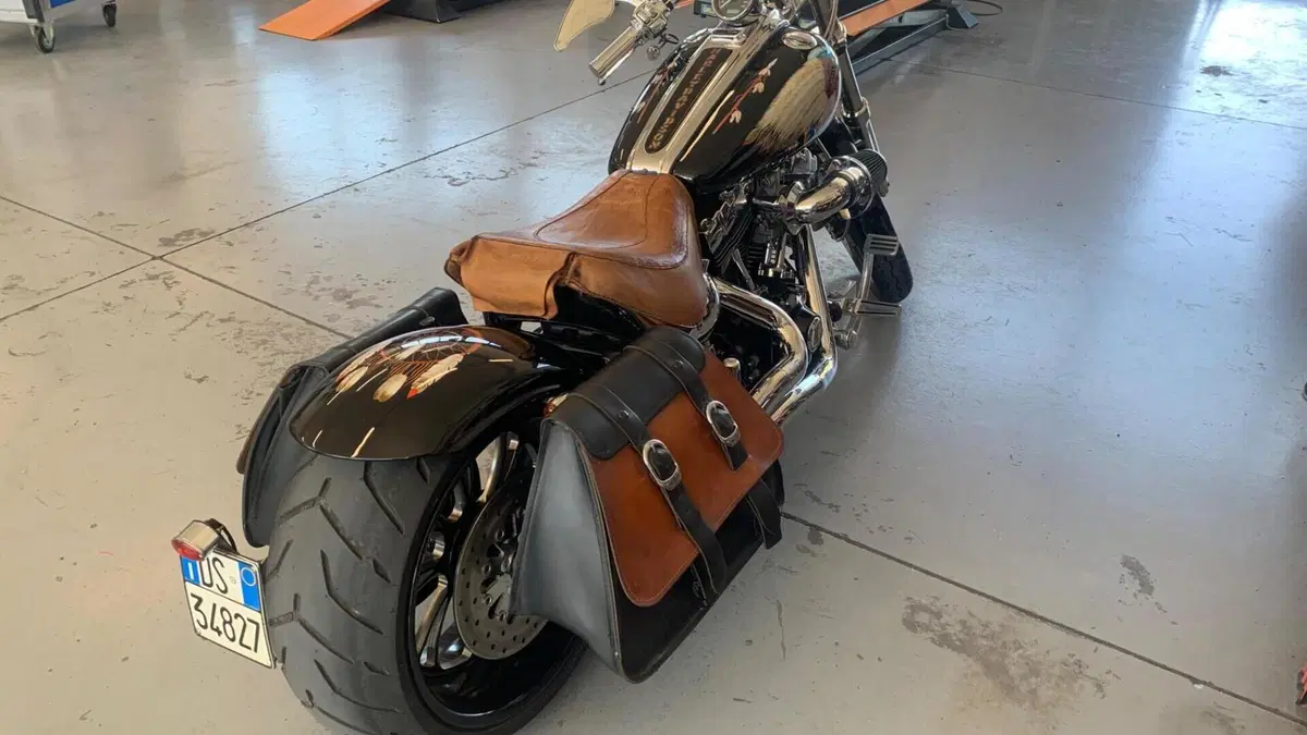 Harley-Davidson 1584 Rocker C (2009 - 11) - FXCWC  (5)