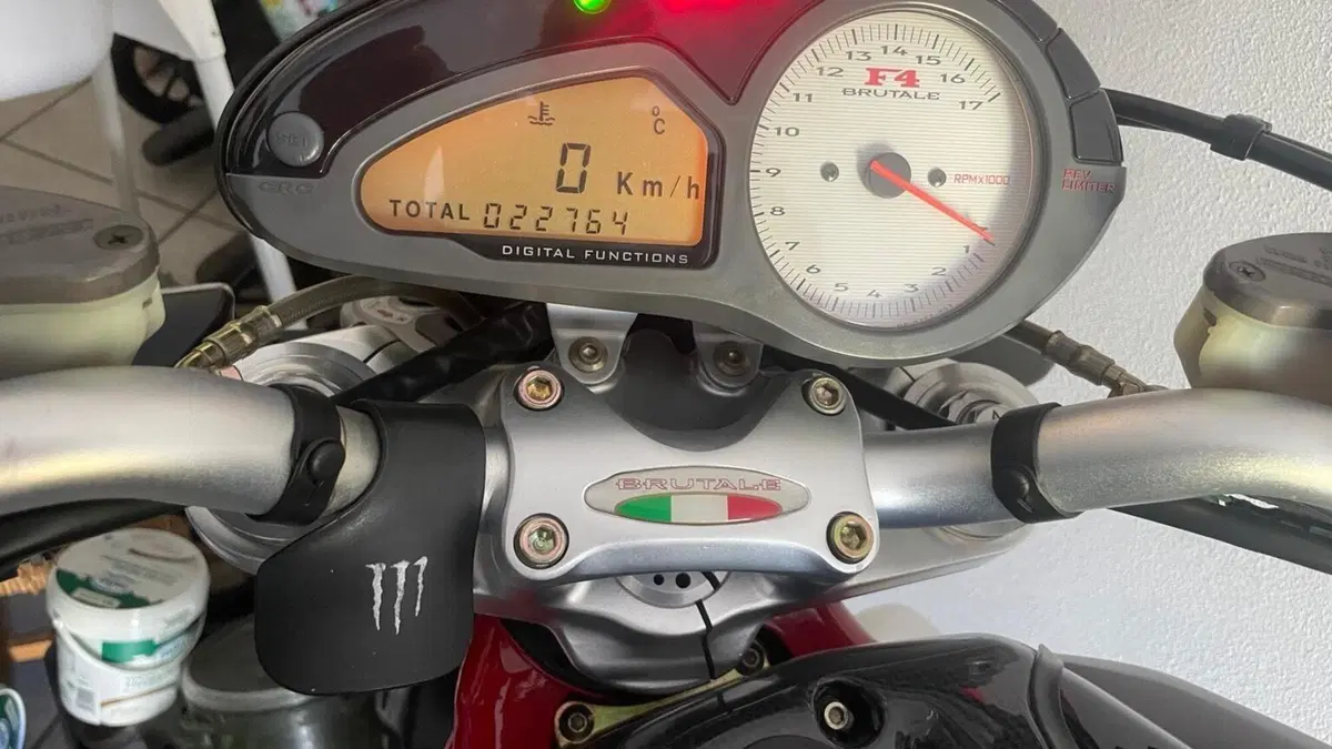 MV Agusta Brutale 750 S (2002 - 06)  (2)