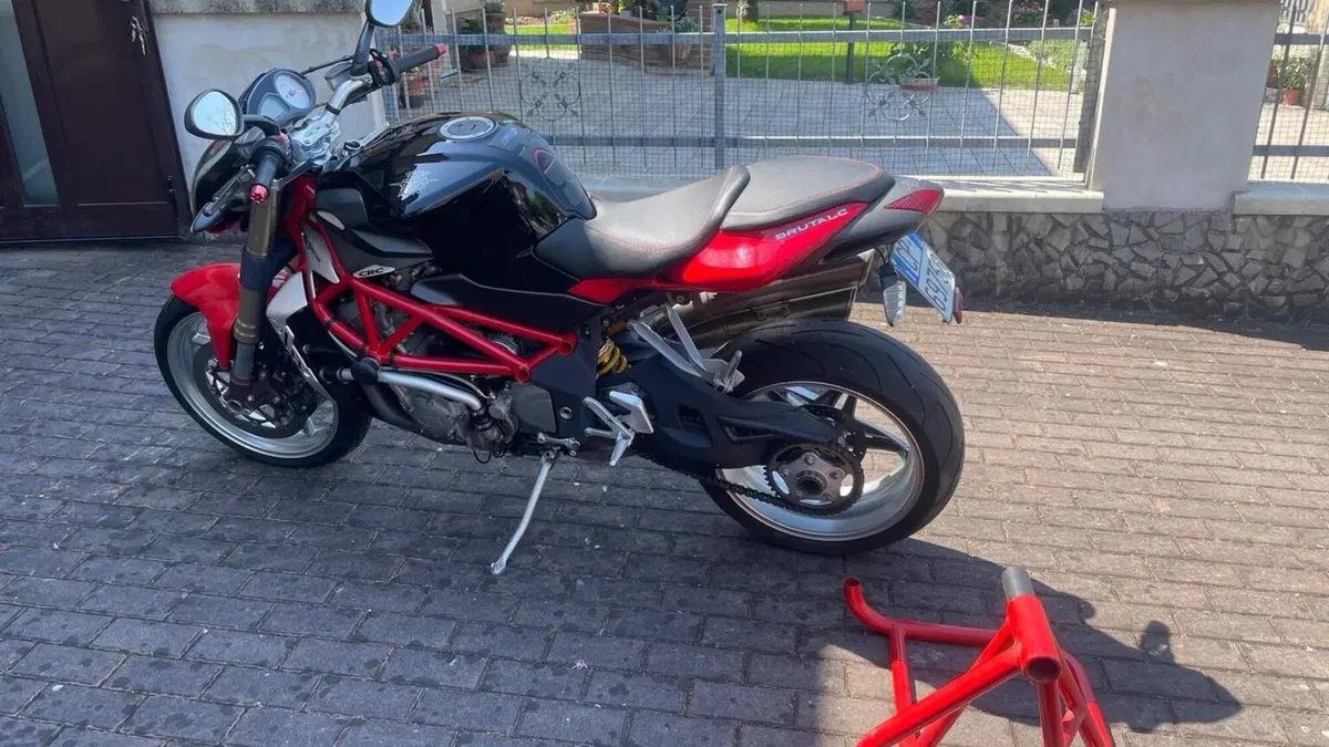 MV Agusta Brutale 750 S (2002 - 06)  (4)
