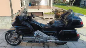 Honda GL 1800 Gold Wing (2007 - 11)  (2)