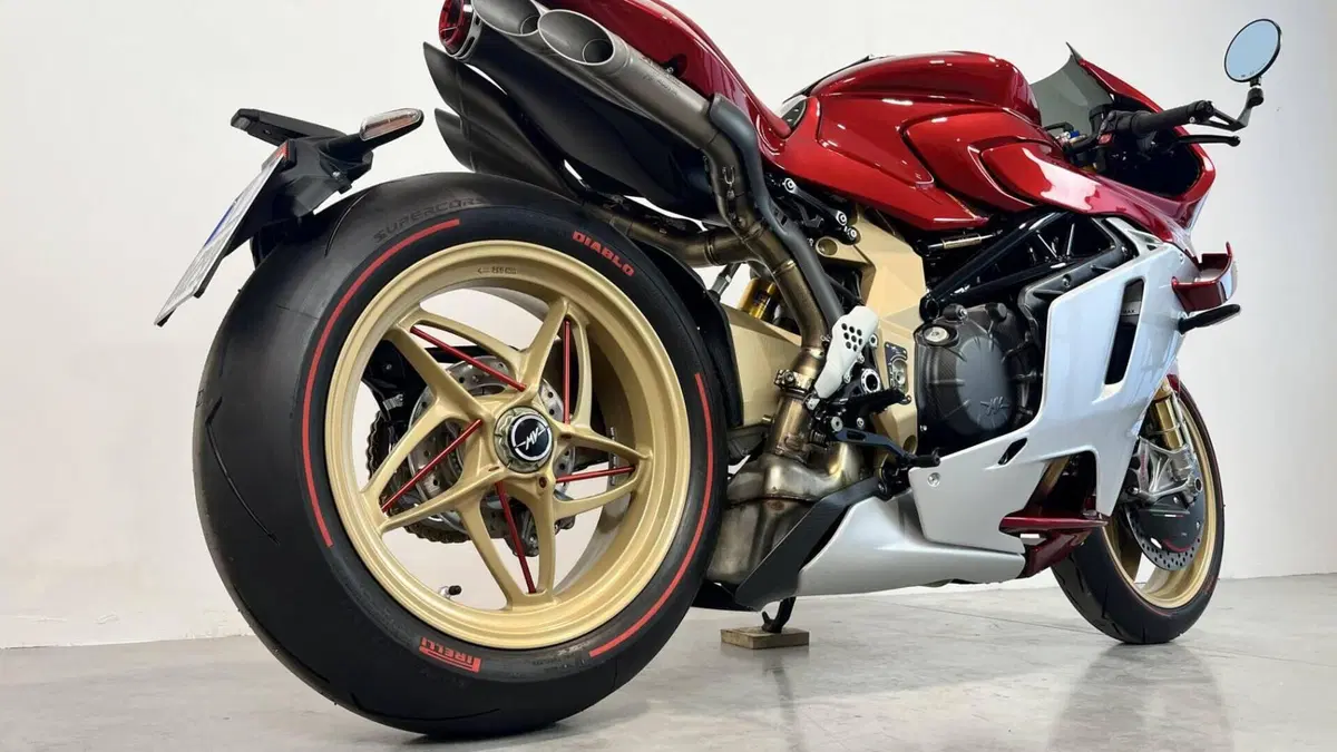 MV Agusta Superveloce 1000 Serie Oro (2024 - 26)  (2)