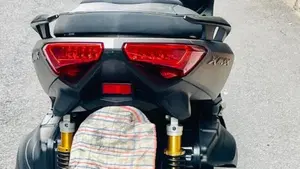 Yamaha X-Max 400 (2013 - 16)  (4)