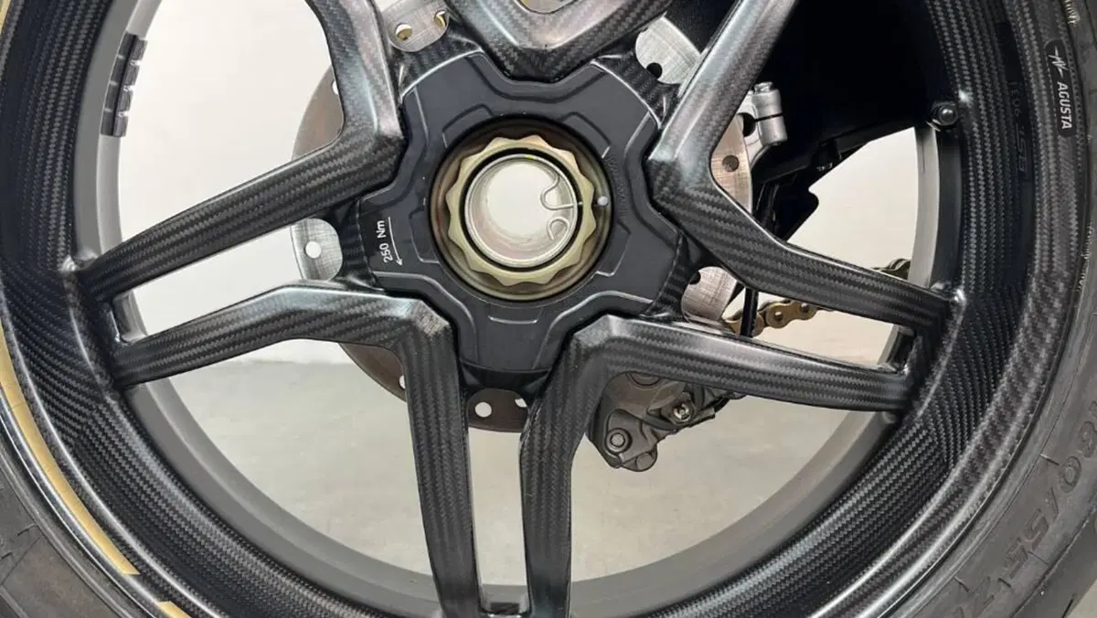 MV Agusta F3 800 Competizione (2025 - 26)  (9)