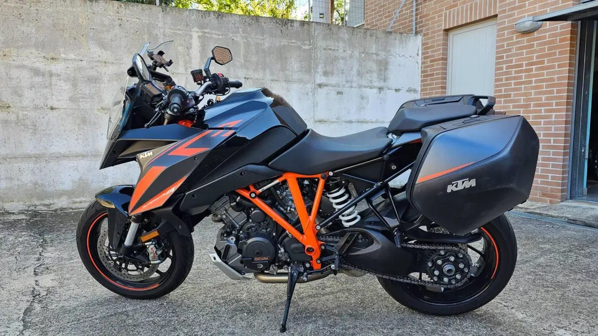 KTM 1290 Super Duke GT ABS (2016 - 18)  (2)