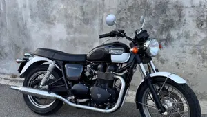Triumph Bonneville T100 (2001 - 07)  (11)