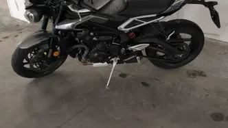 Triumph Street Triple 765 R (2023 - 26) usata