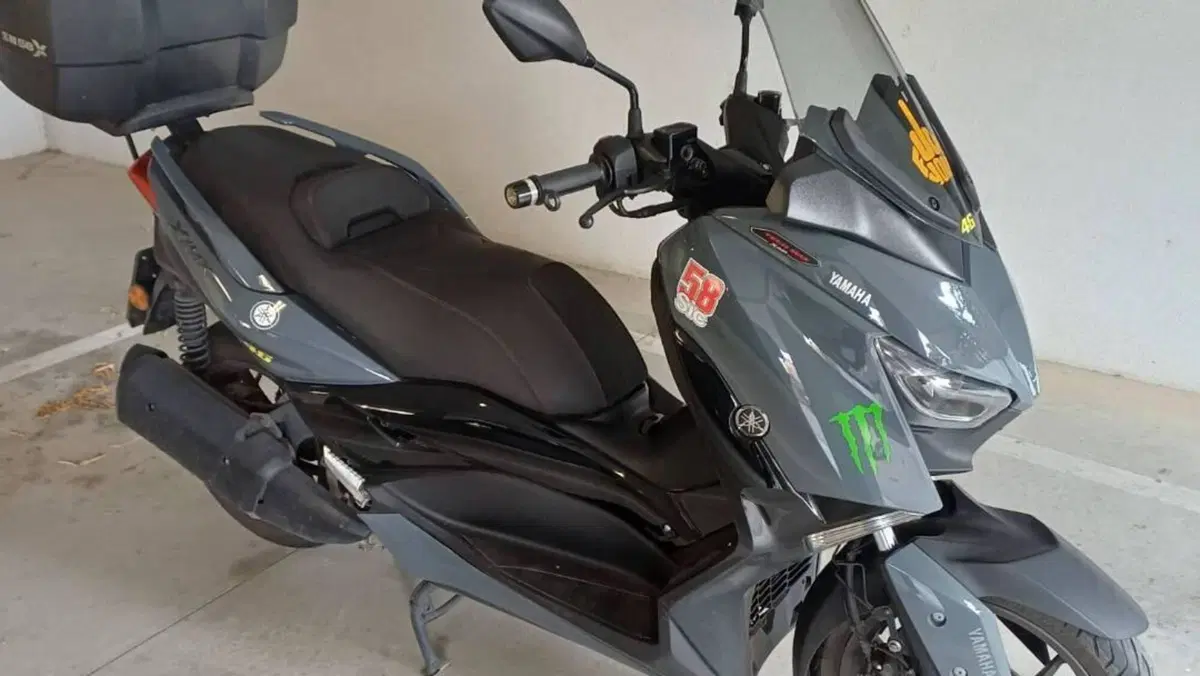 Yamaha X-Max 300 Tech Max (2021 - 24)  (2)