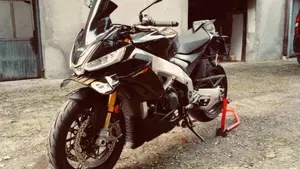 Aprilia Tuono V4 Factory (2021 - 24) 