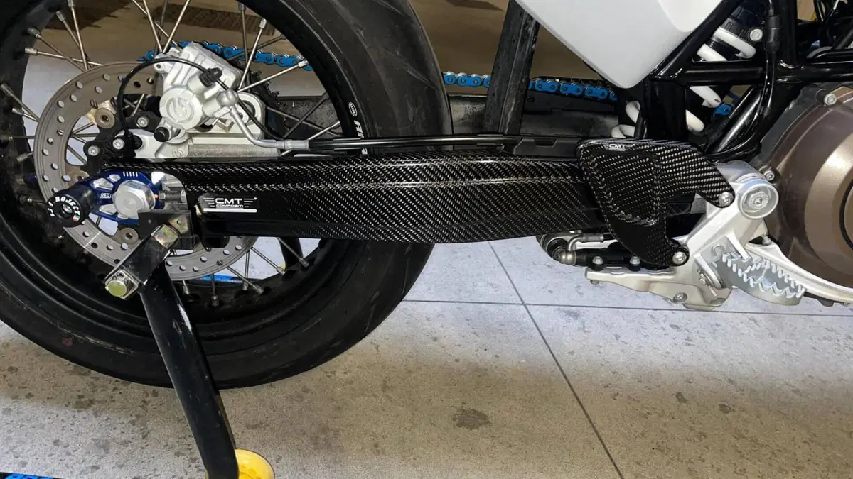 Husqvarna 701 Supermoto (2023 - 25)  (2)