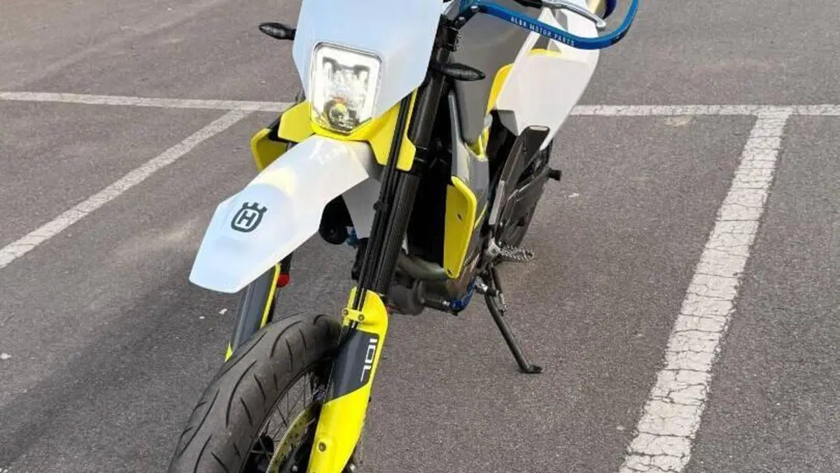Husqvarna 701 Supermoto (2023 - 25)  (3)