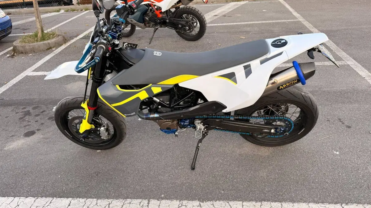 Husqvarna 701 Supermoto (2023 - 25)  (8)