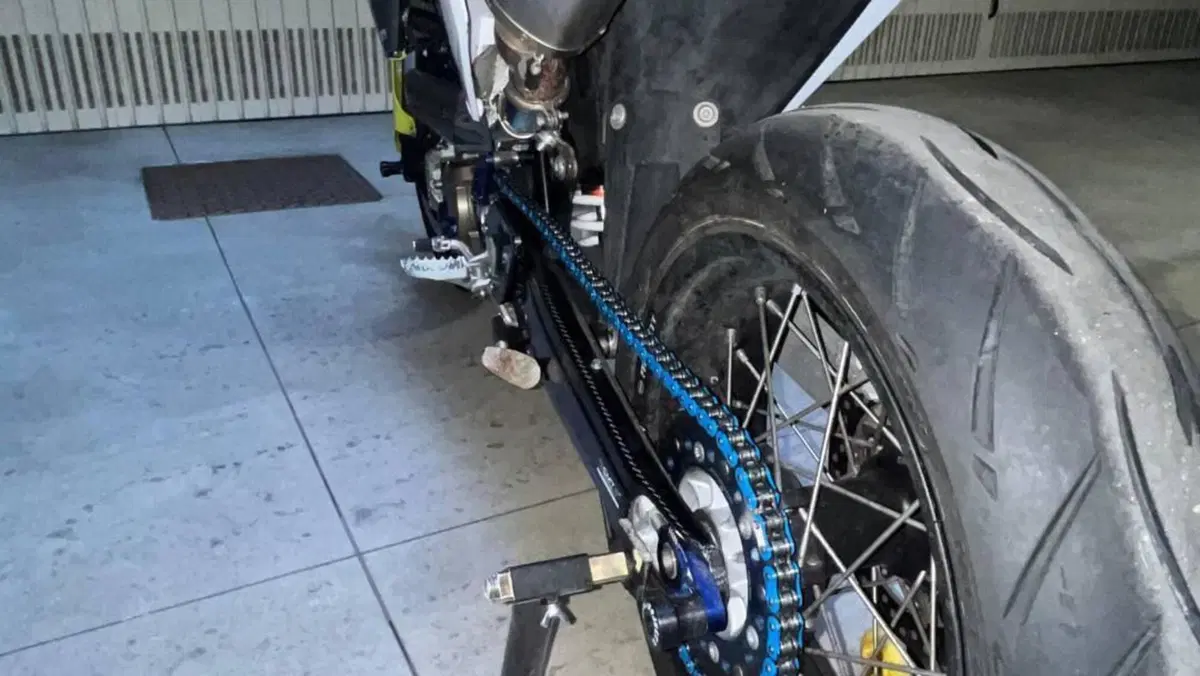 Husqvarna 701 Supermoto (2023 - 25)  (9)