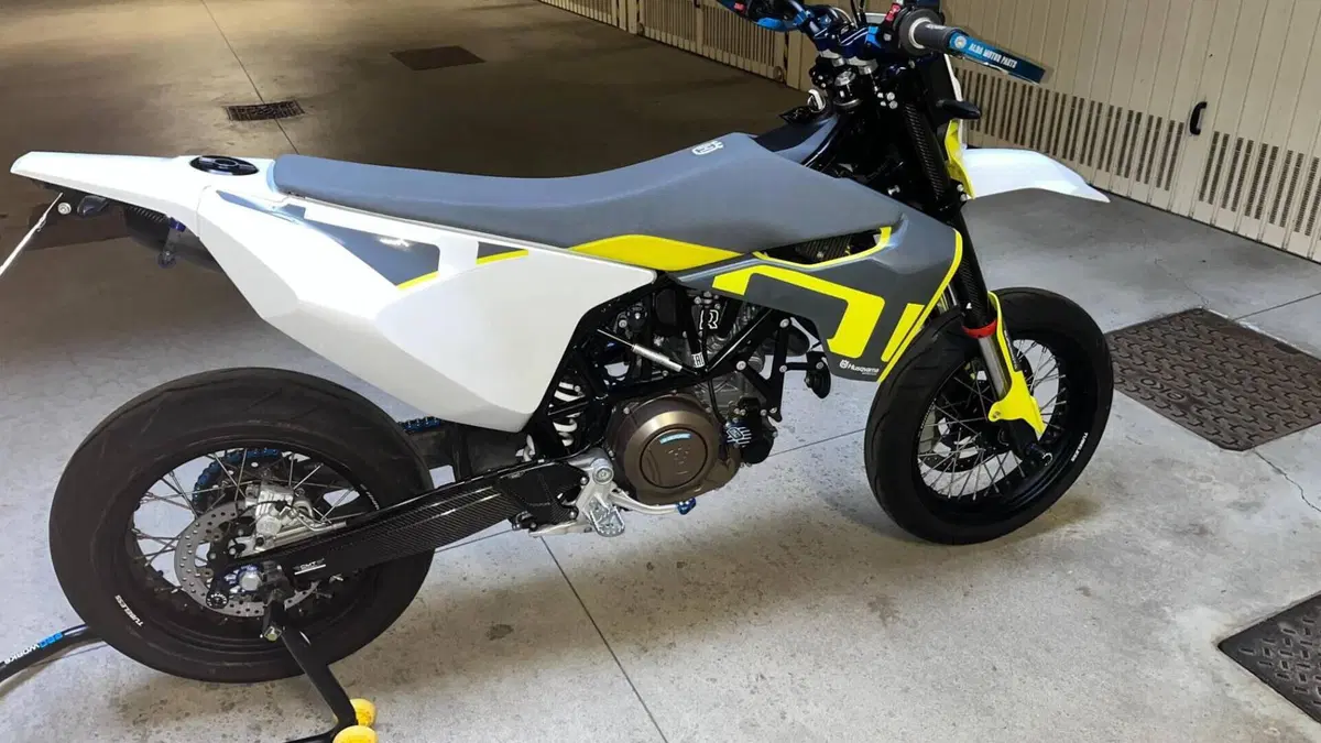 Husqvarna 701 Supermoto (2023 - 25)  (10)