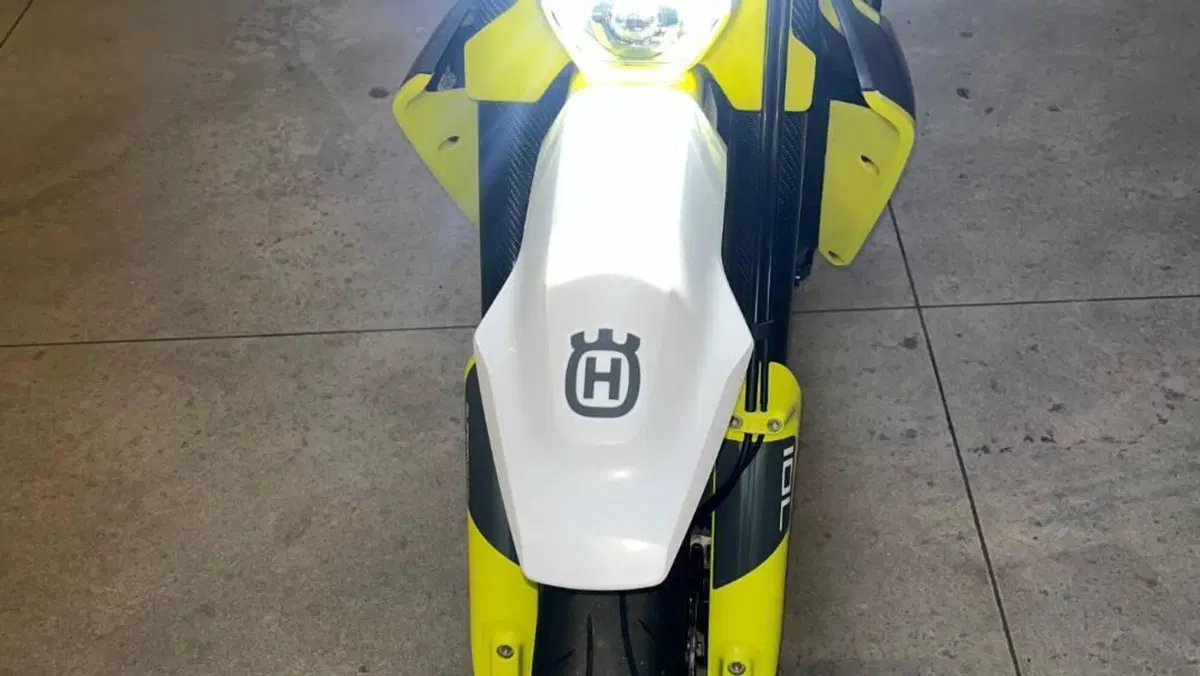 Husqvarna 701 Supermoto (2023 - 25)  (11)