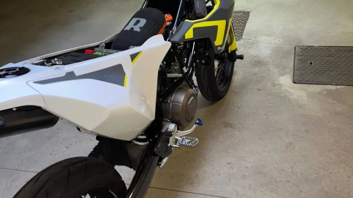 Husqvarna 701 Supermoto (2023 - 25)  (13)