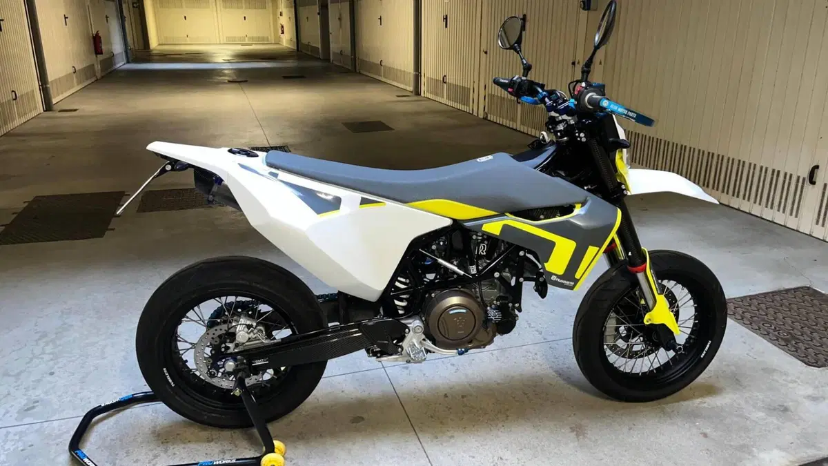 Husqvarna 701 Supermoto (2023 - 25)  (18)