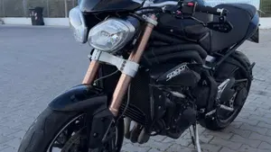 Triumph Speed Triple 1050 R (2011 - 13)  (4)