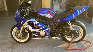 Yamaha YZF R6 (2001 - 02) 