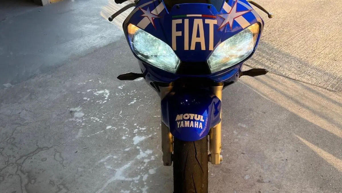 Yamaha YZF R6 (2001 - 02)  (2)