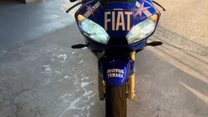 Yamaha YZF R6 (2001 - 02)  (2)