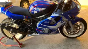 Yamaha YZF R6 (2001 - 02)  (3)