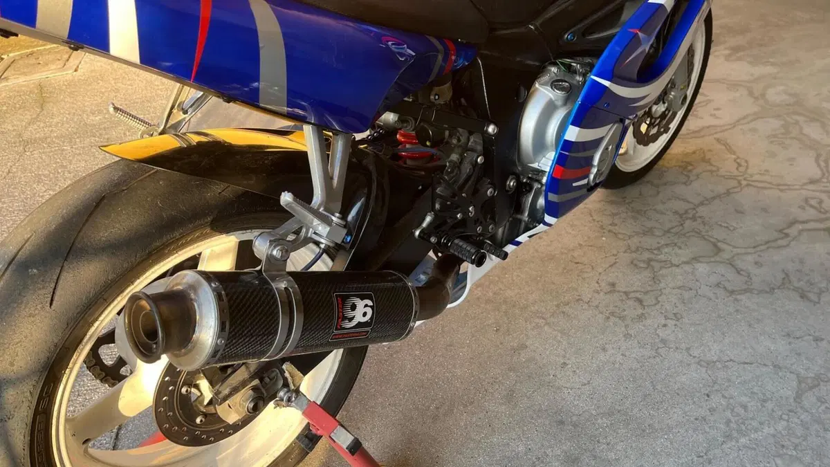 Yamaha YZF R6 (2001 - 02)  (5)