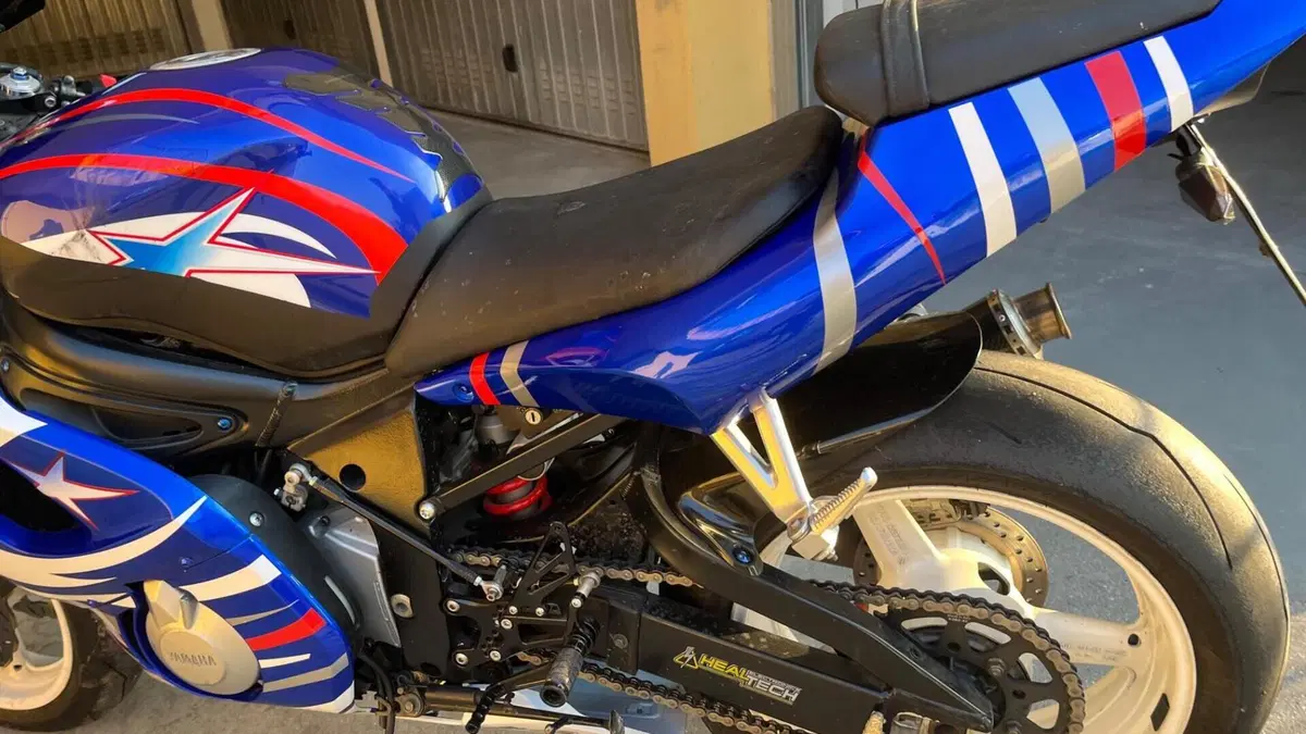 Yamaha YZF R6 (2001 - 02)  (6)