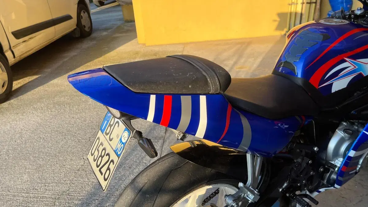 Yamaha YZF R6 (2001 - 02)  (8)