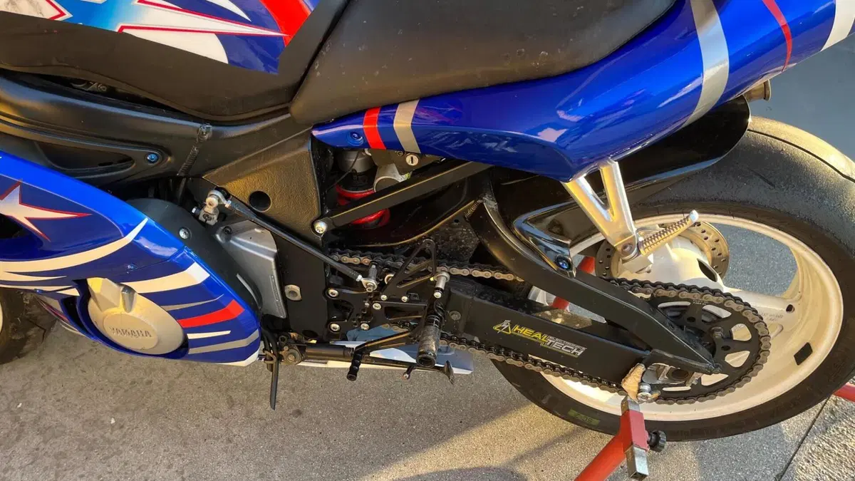 Yamaha YZF R6 (2001 - 02)  (9)