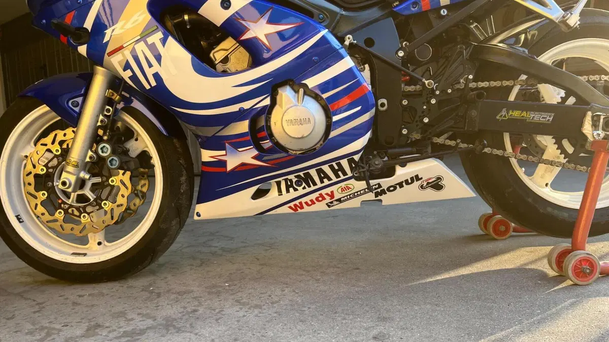 Yamaha YZF R6 (2001 - 02)  (11)