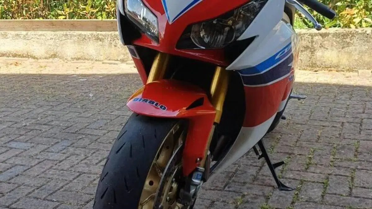 Honda CBR 1000 RR Fireblade SP (2014 - 16)  (2)