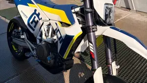 Husqvarna 701 Supermoto (2017 - 19)  (2)