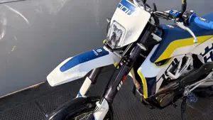 Husqvarna 701 Supermoto (2017 - 19)  (3)