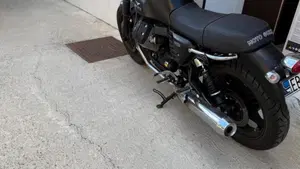 Moto Guzzi V7 Stone (2012 - 15)  (2)
