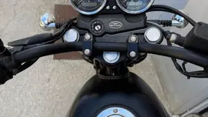 Moto Guzzi V7 Stone (2012 - 15)  (3)