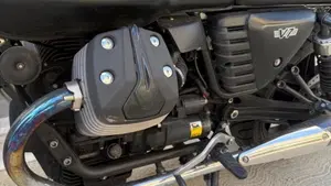 Moto Guzzi V7 Stone (2012 - 15)  (4)