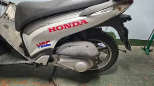 Honda SH 150i (2009 - 12)  (2)