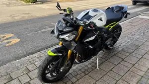 Triumph Street Triple 765 Moto2 Edition (2023 - 24)  (2)