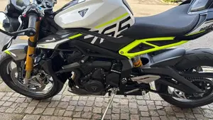 Triumph Street Triple 765 Moto2 Edition (2023 - 24)  (6)