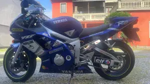 Yamaha YZF R6 (1999 - 00)  (2)