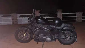 Harley-Davidson 883 Iron (2009 - 11) - XL 883N  (5)
