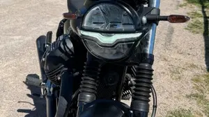 Moto Guzzi V7 Stone Centenario (2021 - 22)  (4)