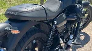 Moto Guzzi V7 Stone Centenario (2021 - 22)  (6)