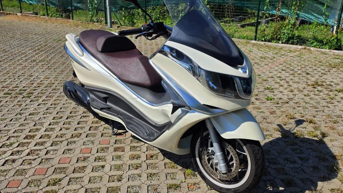 Piaggio X10 350 ie Executive (2011 - 17) 