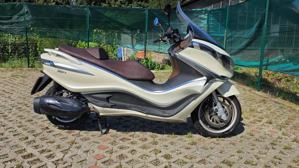 Piaggio X10 350 ie Executive (2011 - 17)  (2)